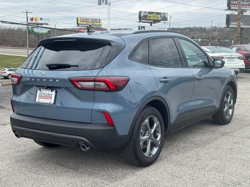 Ford Escape Vehicle Full-screen Gallery Image 03