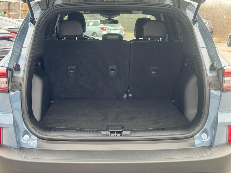 Ford Escape Vehicle Full-screen Gallery Image 05