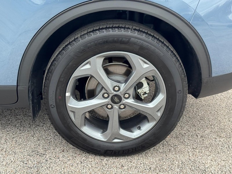 Ford Escape Vehicle Full-screen Gallery Image 07