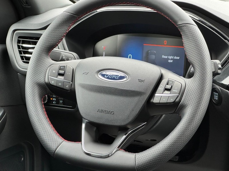 Ford Escape Vehicle Full-screen Gallery Image 12