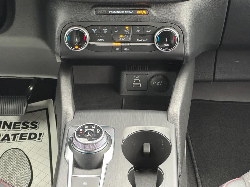 Ford Escape Vehicle Full-screen Gallery Image 14