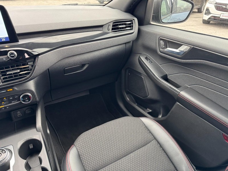 Ford Escape Vehicle Full-screen Gallery Image 15