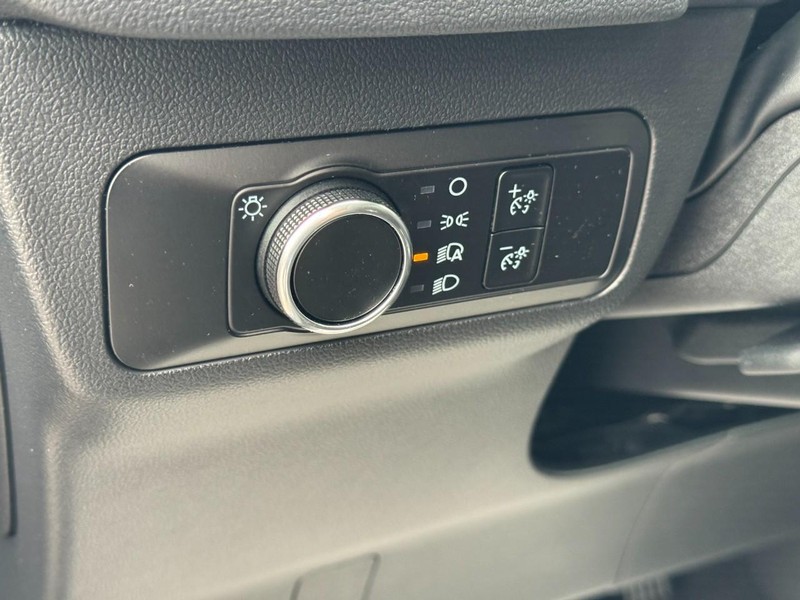 Ford Escape Vehicle Full-screen Gallery Image 17