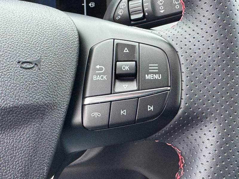 Ford Escape Vehicle Full-screen Gallery Image 19