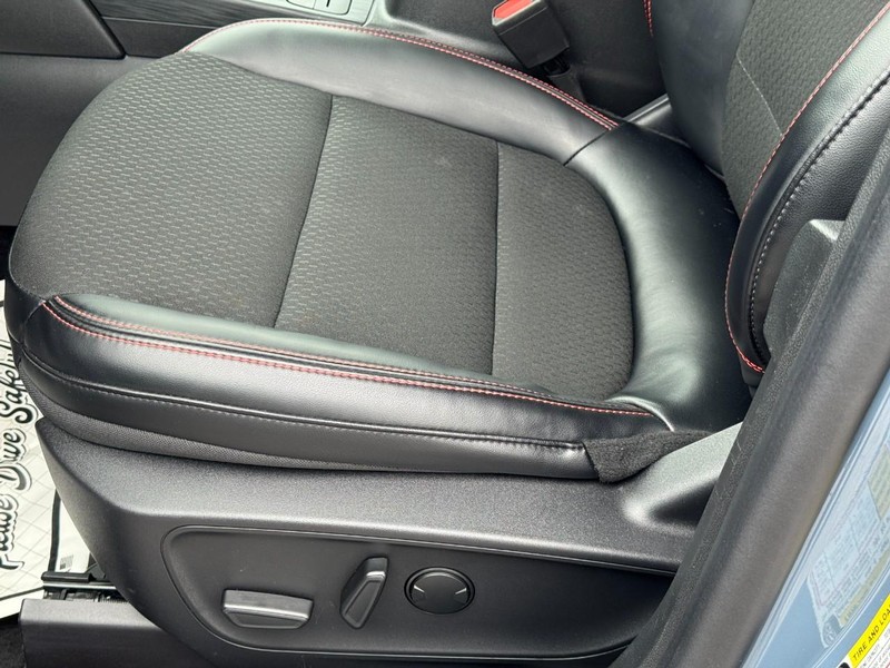 Ford Escape Vehicle Full-screen Gallery Image 25