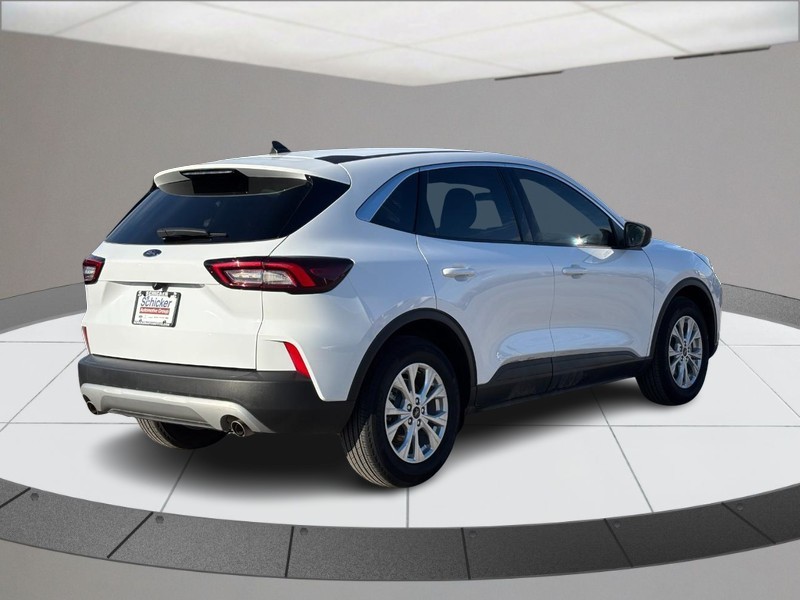 Ford Escape Vehicle Full-screen Gallery Image 03