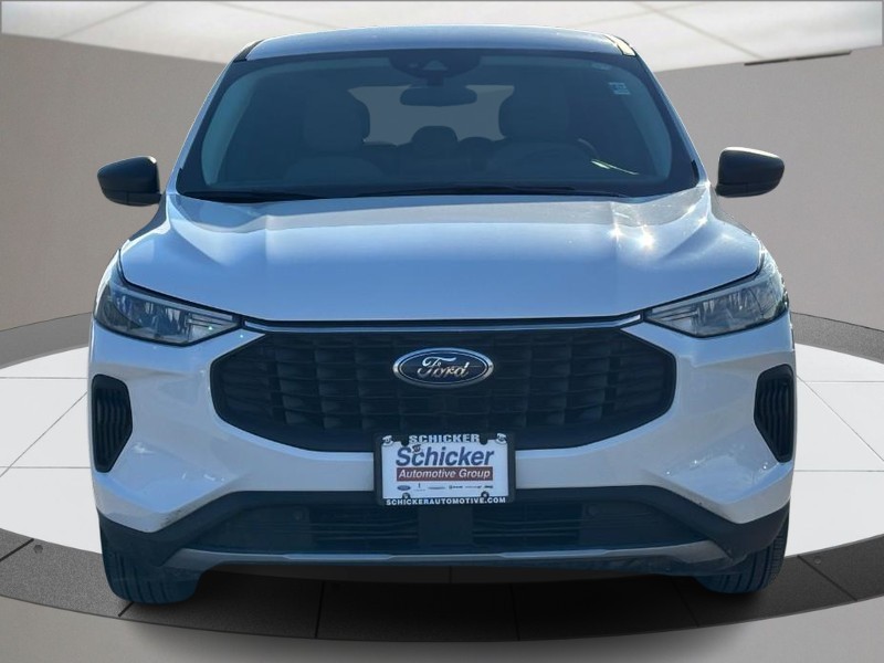 Ford Escape Vehicle Full-screen Gallery Image 09