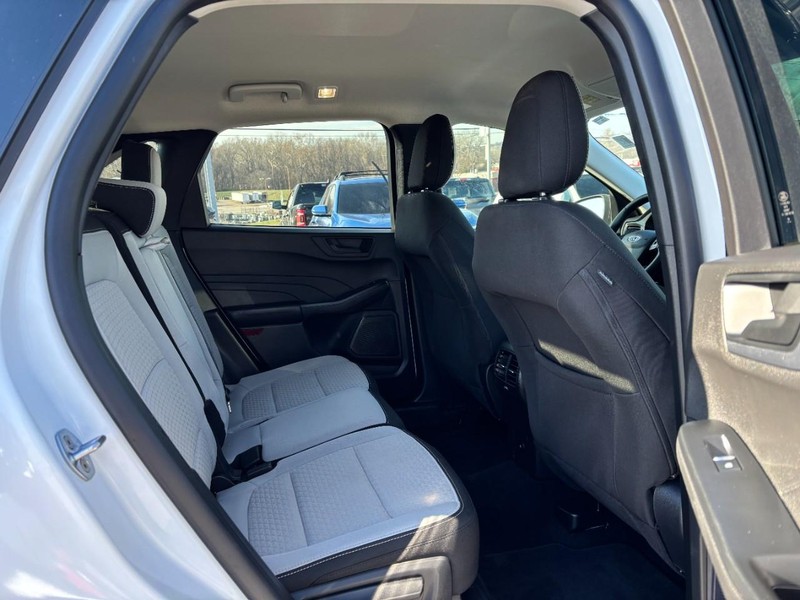 Ford Escape Vehicle Full-screen Gallery Image 10