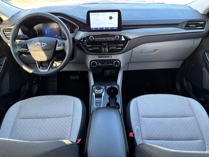 Ford Escape Vehicle Full-screen Gallery Image 11