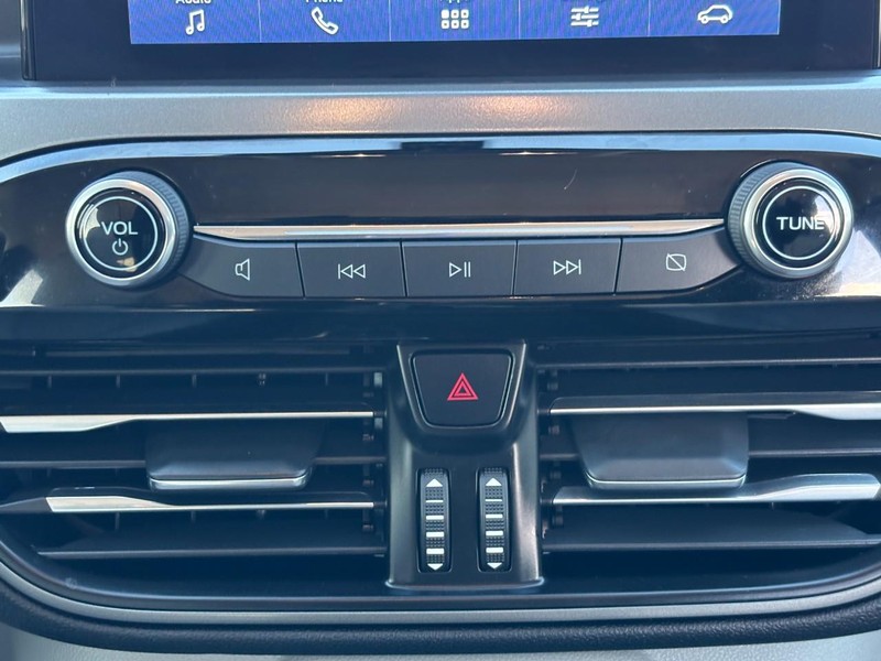 Ford Escape Vehicle Full-screen Gallery Image 14