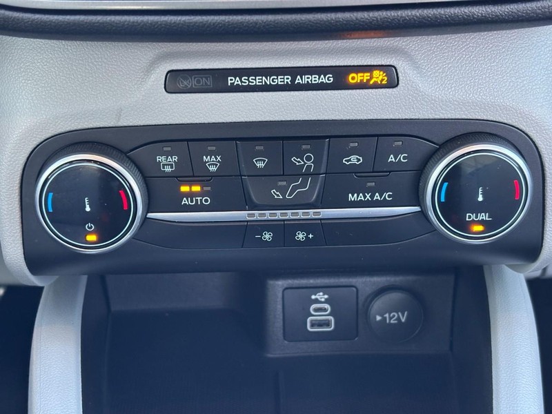 Ford Escape Vehicle Full-screen Gallery Image 15