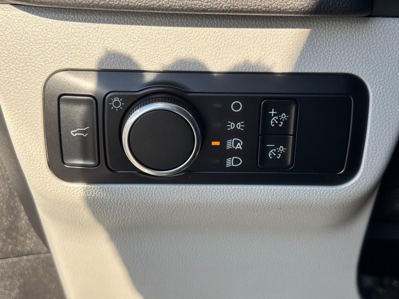 Ford Escape Vehicle Full-screen Gallery Image 17