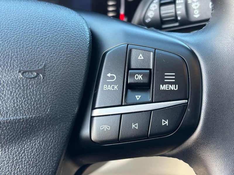 Ford Escape Vehicle Full-screen Gallery Image 19