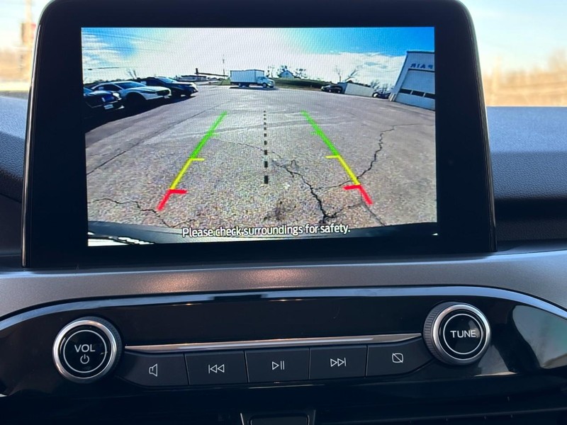 Ford Escape Vehicle Full-screen Gallery Image 22