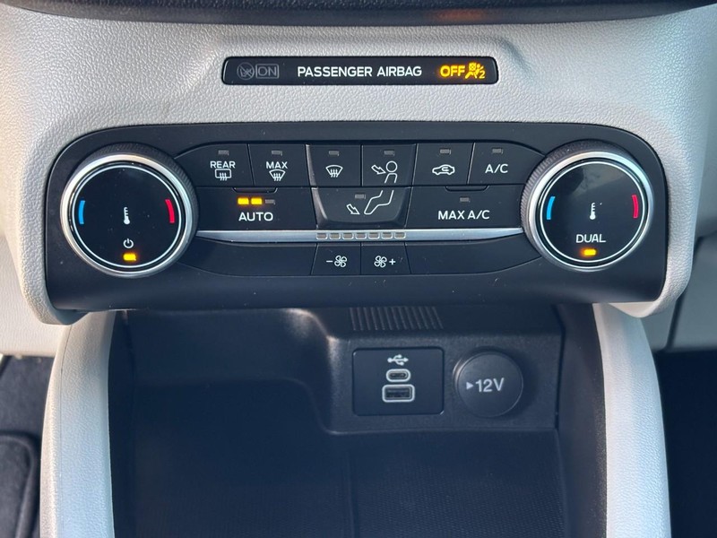 Ford Escape Vehicle Full-screen Gallery Image 23