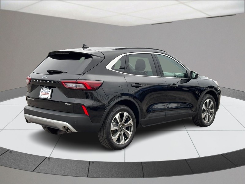 Ford Escape Vehicle Full-screen Gallery Image 03