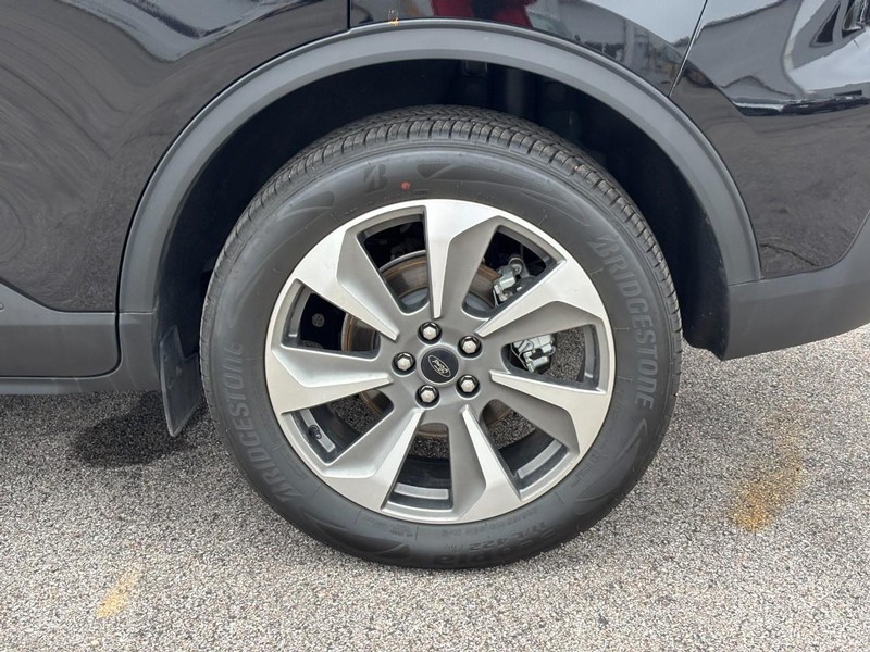 Ford Escape Vehicle Full-screen Gallery Image 07