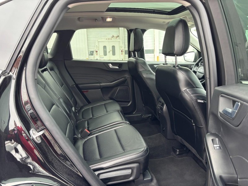 Ford Escape Vehicle Full-screen Gallery Image 10