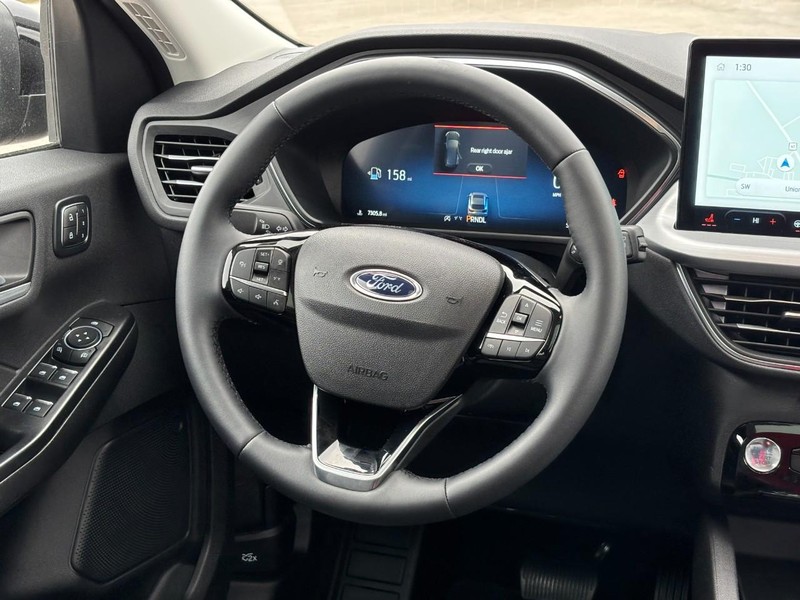 Ford Escape Vehicle Full-screen Gallery Image 12