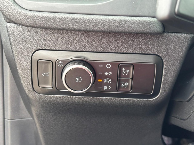 Ford Escape Vehicle Full-screen Gallery Image 16