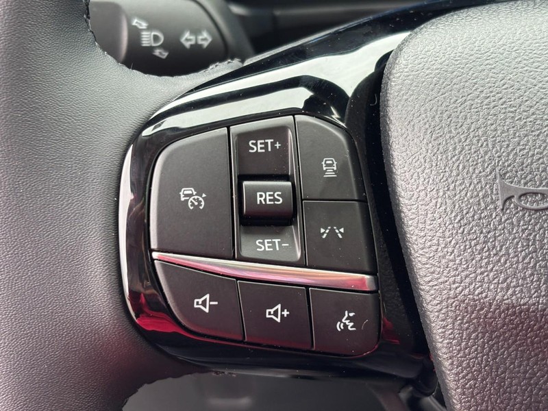 Ford Escape Vehicle Full-screen Gallery Image 17