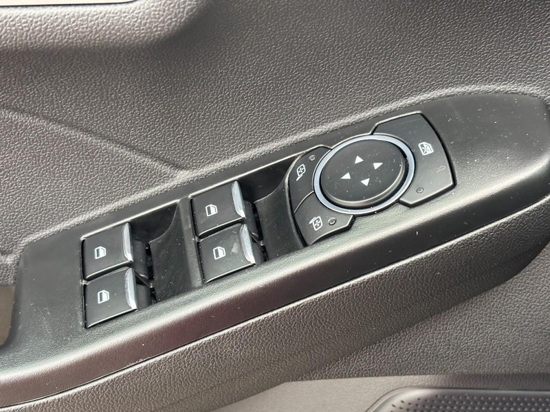 Ford Escape Vehicle Full-screen Gallery Image 24