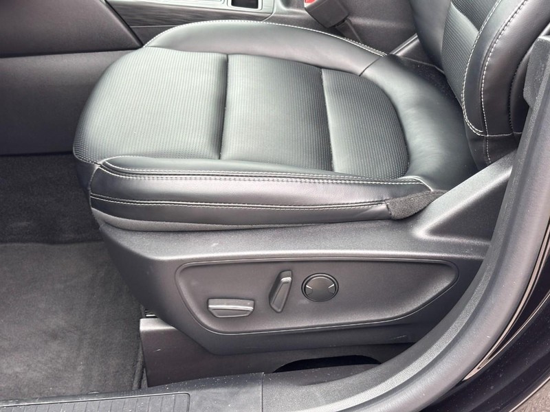 Ford Escape Vehicle Full-screen Gallery Image 26