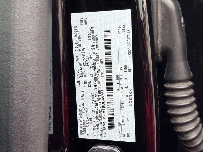 Ford Escape Vehicle Full-screen Gallery Image 28