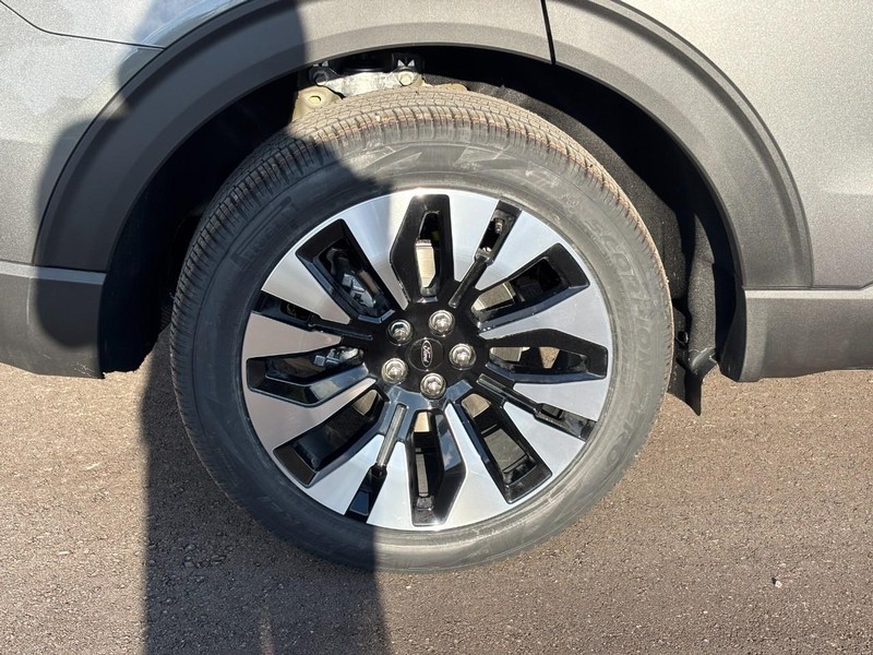 Ford Explorer Vehicle Full-screen Gallery Image 04