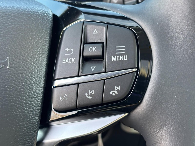 Ford Explorer Vehicle Full-screen Gallery Image 14