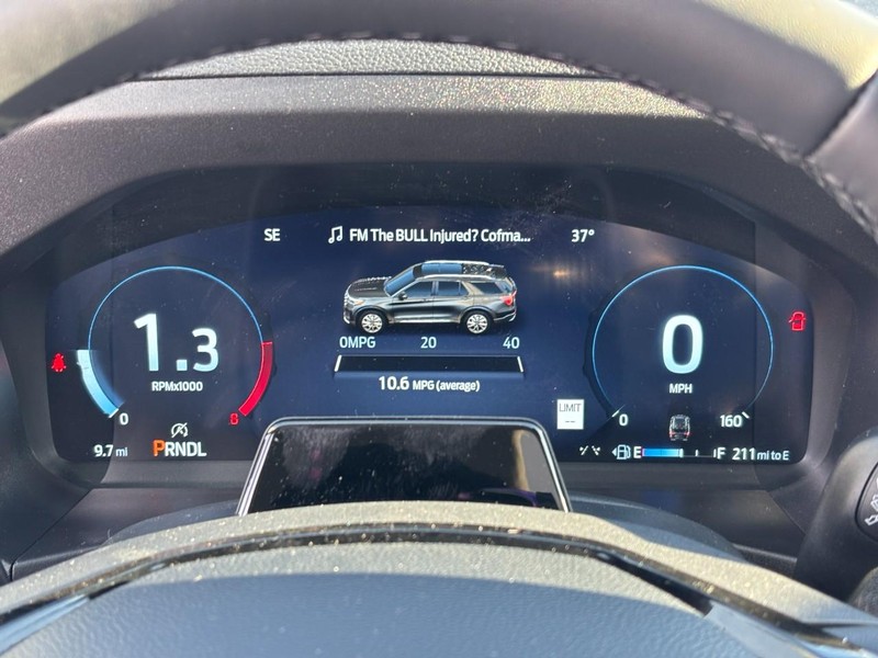 Ford Explorer Vehicle Full-screen Gallery Image 15