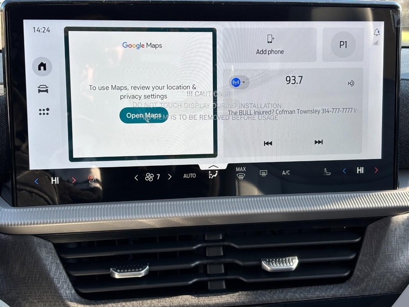 Ford Explorer Vehicle Full-screen Gallery Image 16