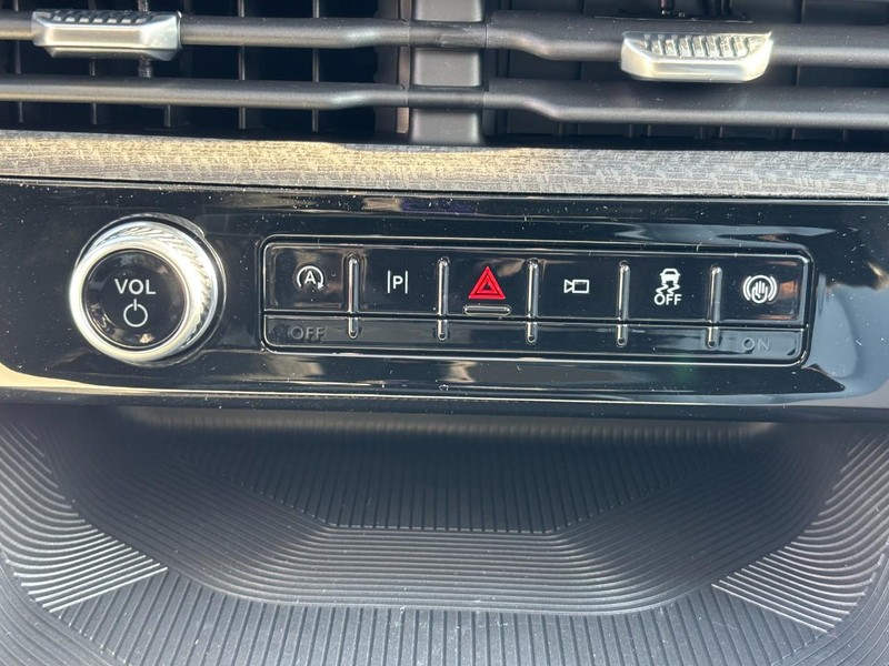 Ford Explorer Vehicle Full-screen Gallery Image 19