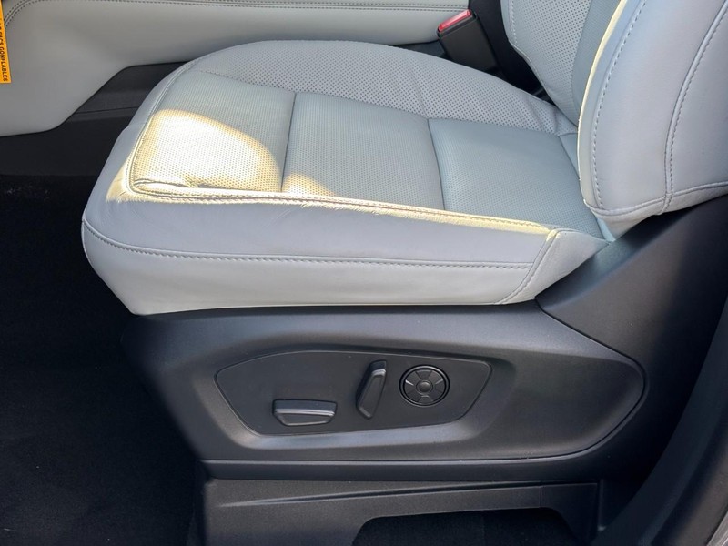 Ford Explorer Vehicle Full-screen Gallery Image 22