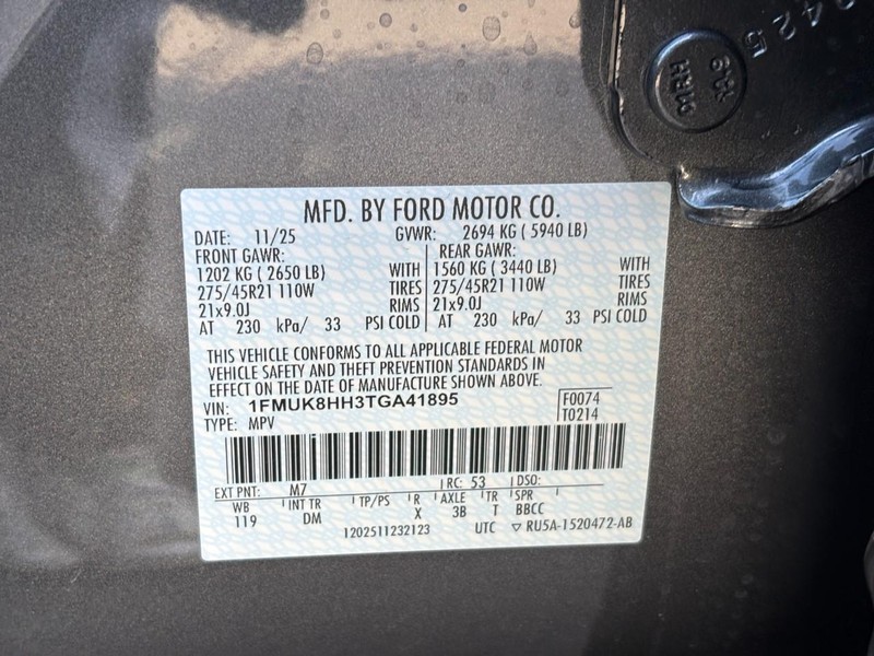 Ford Explorer Vehicle Full-screen Gallery Image 24