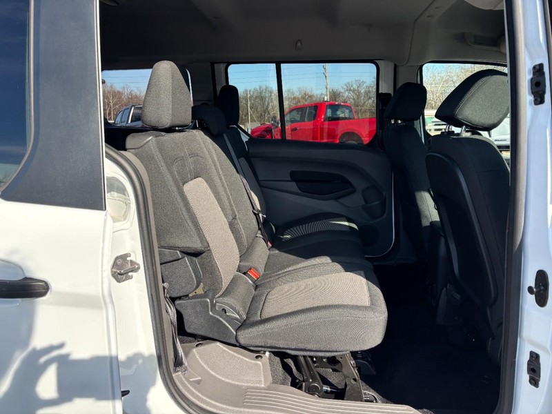 Ford Transit Connect Wagon Vehicle Full-screen Gallery Image 10