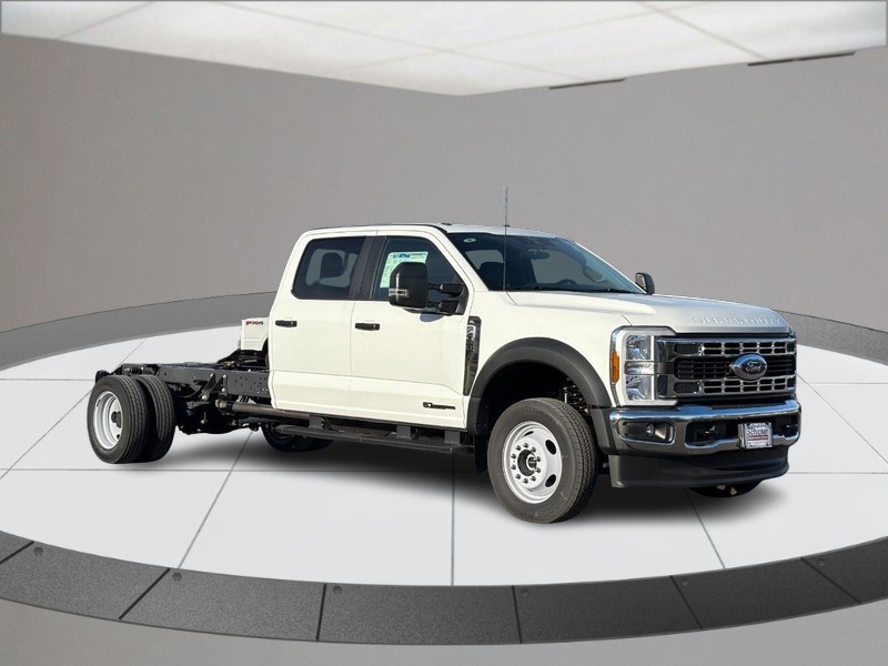 Ford Super Duty F-450 DRW Vehicle Full-screen Gallery Image 02