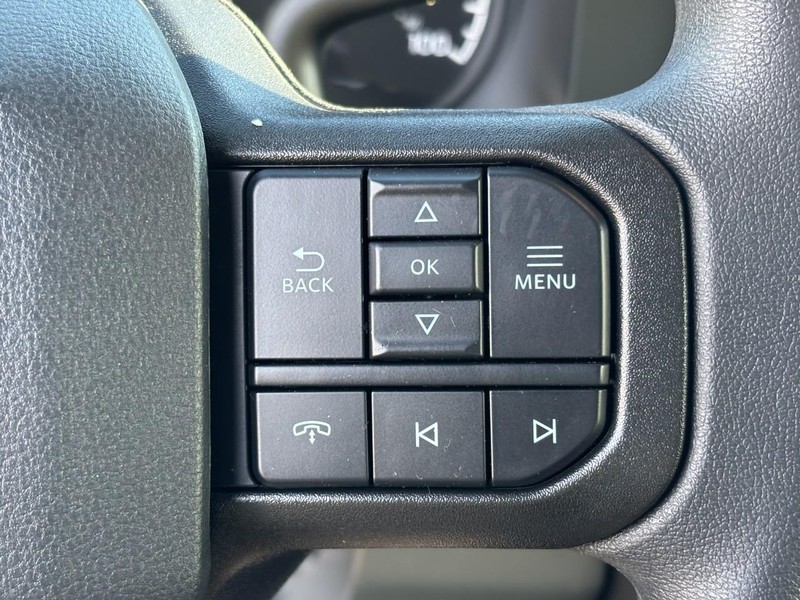 Ford Super Duty F-450 DRW Vehicle Full-screen Gallery Image 08