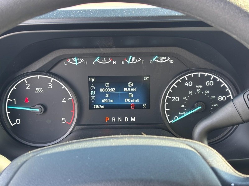 Ford Super Duty F-450 DRW Vehicle Full-screen Gallery Image 09