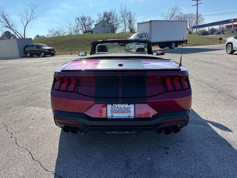 Ford Mustang Vehicle Full-screen Gallery Image 05
