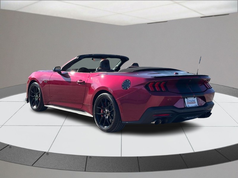 Ford Mustang Vehicle Full-screen Gallery Image 06