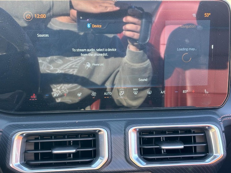 Ford Mustang Vehicle Full-screen Gallery Image 16