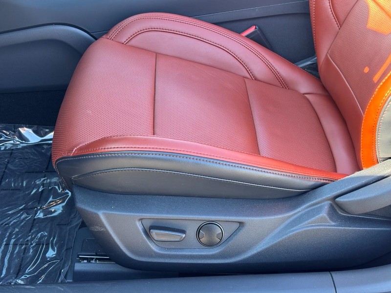 Ford Mustang Vehicle Full-screen Gallery Image 22