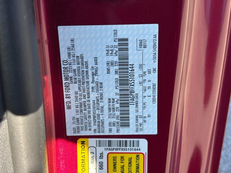 Ford Mustang Vehicle Full-screen Gallery Image 23