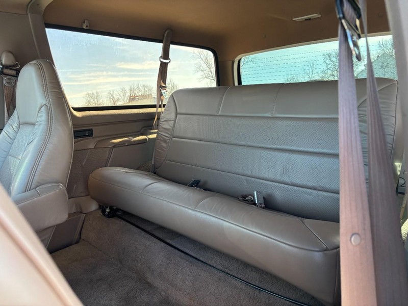 Ford Bronco Vehicle Full-screen Gallery Image 09