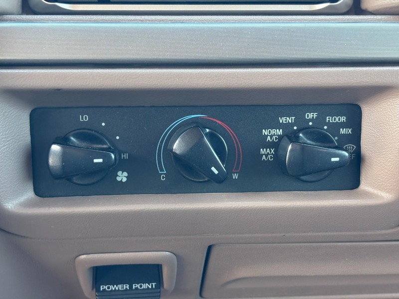 Ford Bronco Vehicle Full-screen Gallery Image 17