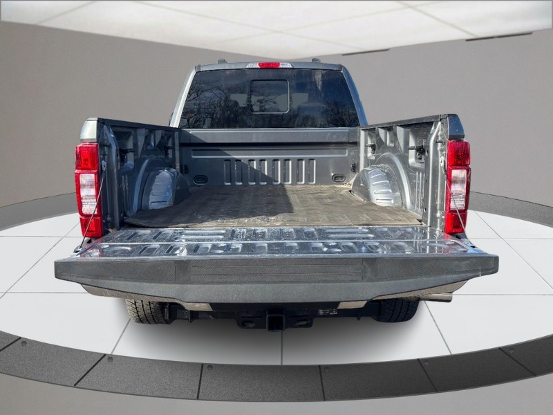 Ford Super Duty F-250 SRW Vehicle Full-screen Gallery Image 04
