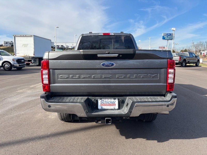 Ford Super Duty F-250 SRW Vehicle Full-screen Gallery Image 05