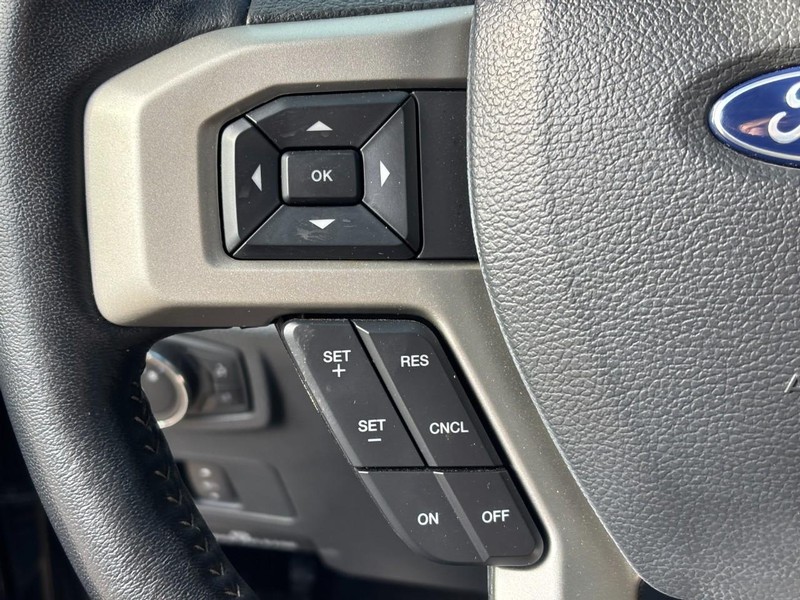 Ford Super Duty F-250 SRW Vehicle Full-screen Gallery Image 17