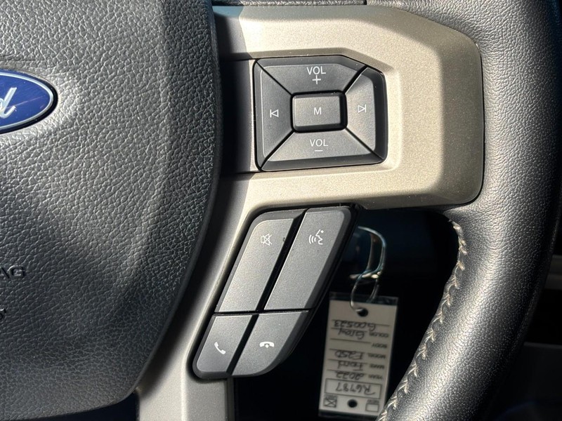 Ford Super Duty F-250 SRW Vehicle Full-screen Gallery Image 18